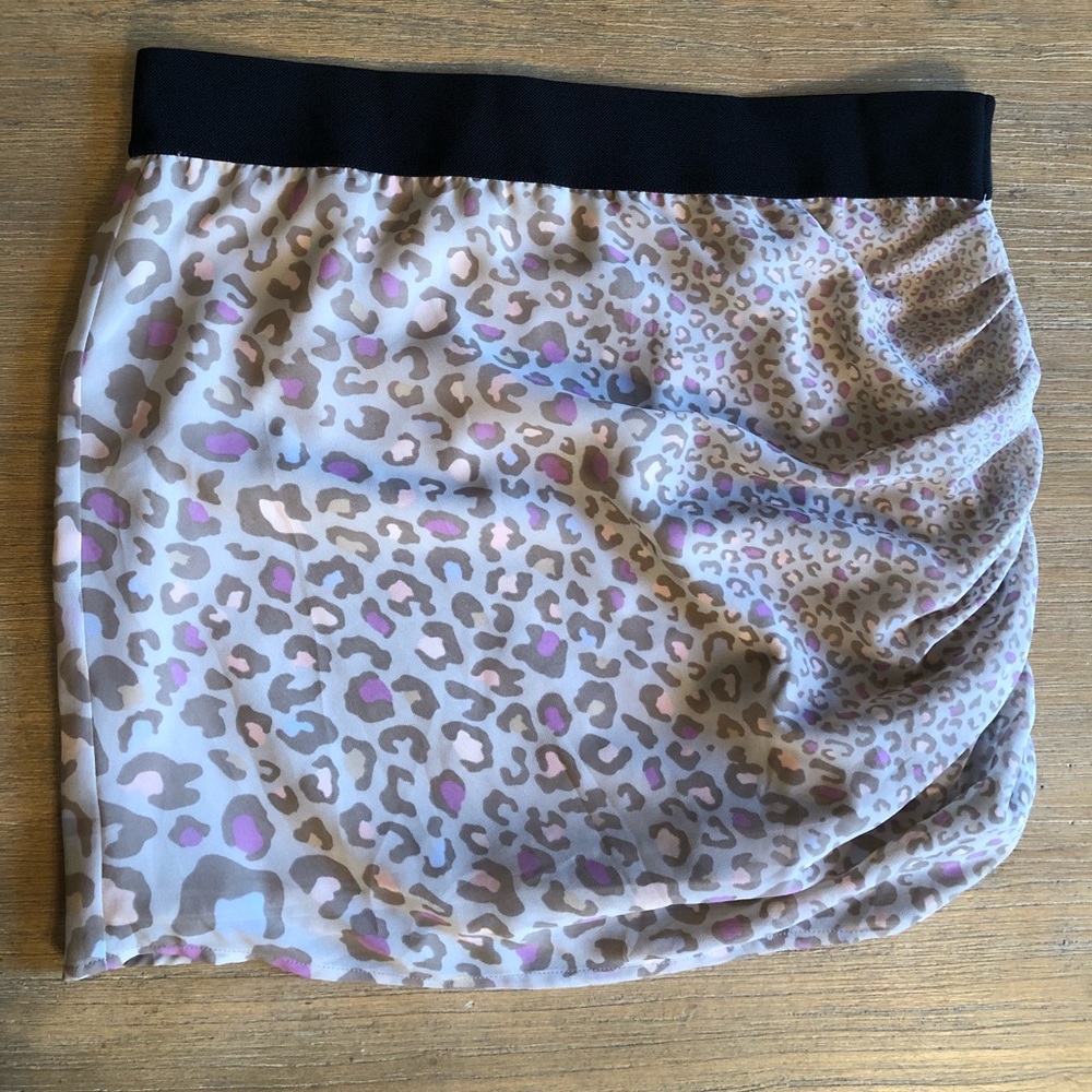 Adorable leopard print spring skirt!
